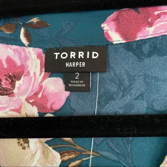 NWT! Torrid teal floral Georgette fit & flare blouse - Picture 13 of 14